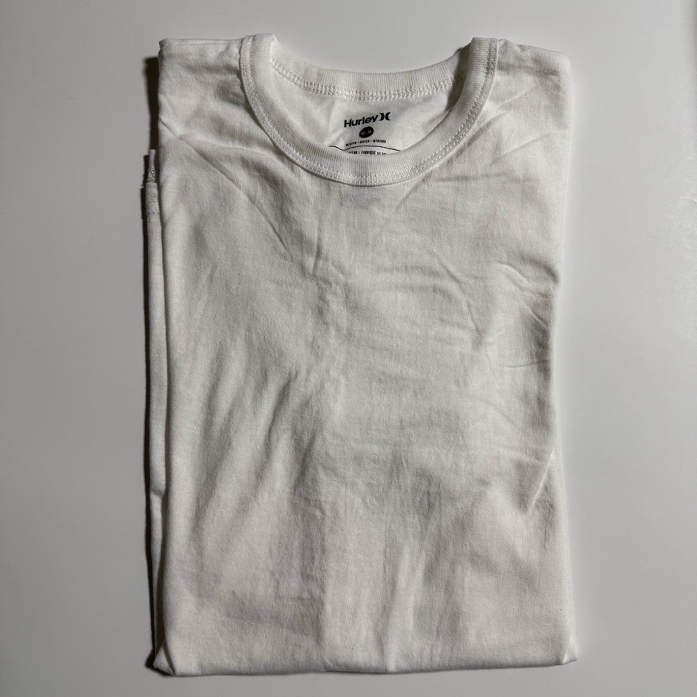 Hurley Mens T-Shirt
Size Medium, Brand New
